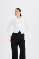 Asimetrik Metal Düğme Detaylı Beyaz Poplin Gömlek